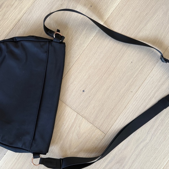 lululemon athletica all night festival 5L larger size - Picture 5 of 5